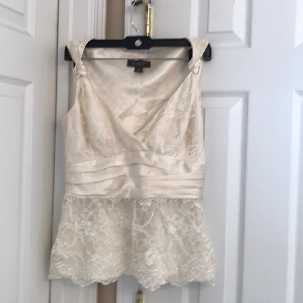 Liz Claiborne lace top. Nwot size4
